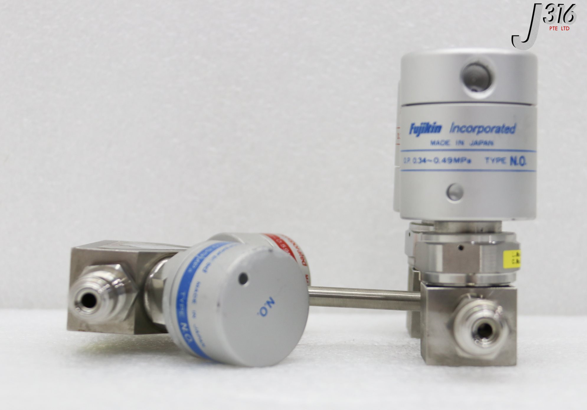33586 FUJIKIN DIAPHRAGM VALVE ASSY, DIVERT, LEFT, MOD. GP, CENTURA